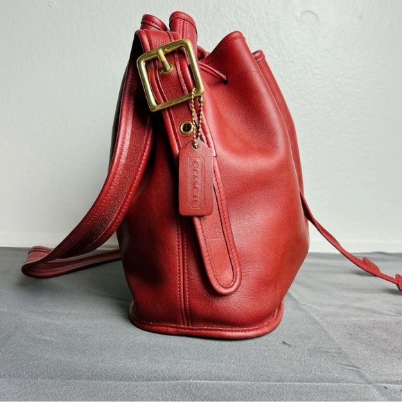 Coach rare red Vintage 9952
Lula Smith's Legacy - Picture 1 of 15